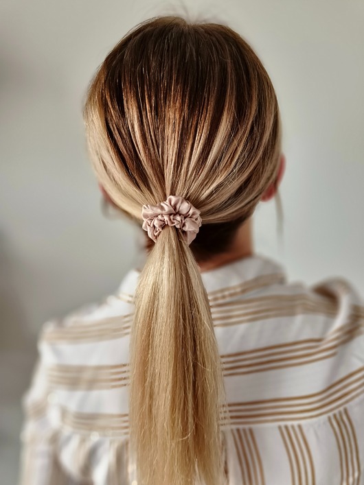 gumki do włosów Gumka jedwabna, scrunchie, frotka pearl blonde MINI