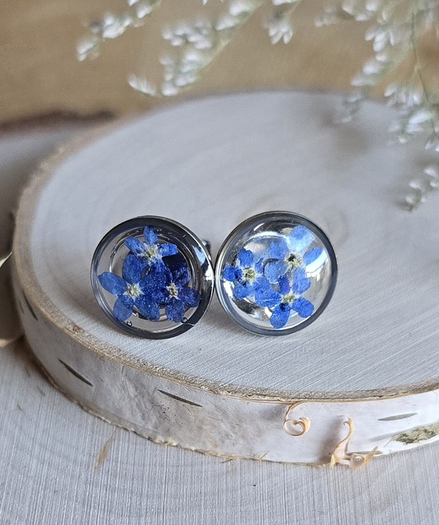 kolczyki z żywicy Wieczne kwiaty wkręty z kwiatami kolczyki srebrne niezapominajki