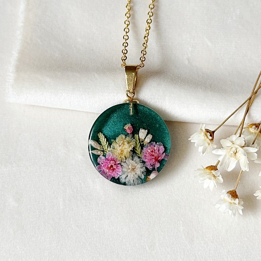 naszyjniki - inne Zielony naszyjnik z kwiatami