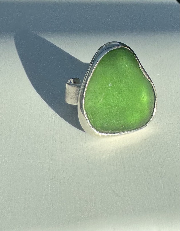 pierścionki srebrne Srebrny pierścionek regulowany ze szkłem morskim