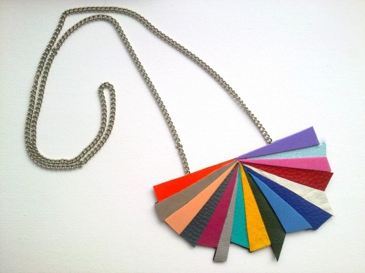 wachlarz pantone- naszyjnik cutnpaste