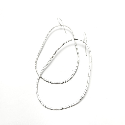 kolczyki srebrne Srednie srebrne kolczyki o nieregularnym kształcie