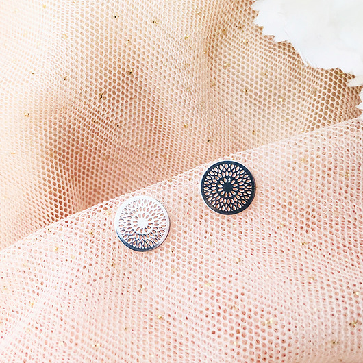 Ażurowe kolczyki rozetki, srebrne kolczyki Anemon Atelier