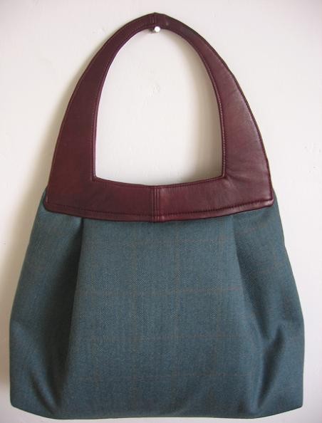 Blue & Dark Magenta Magdalena24