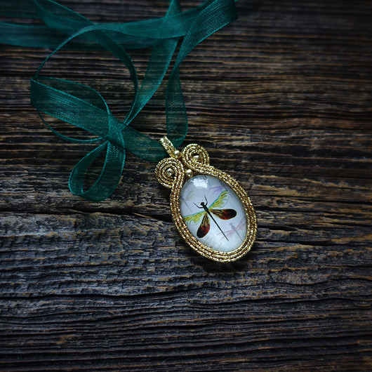 Wisiorek z ważką Mró Soutache