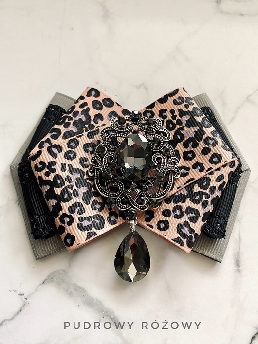 broszki Panterkowa Brosza z szarą kryształową ozdobą NEW