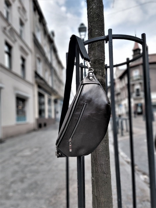 saszetka nerka duża srebrno szaro oliwkowa skórzana nerka