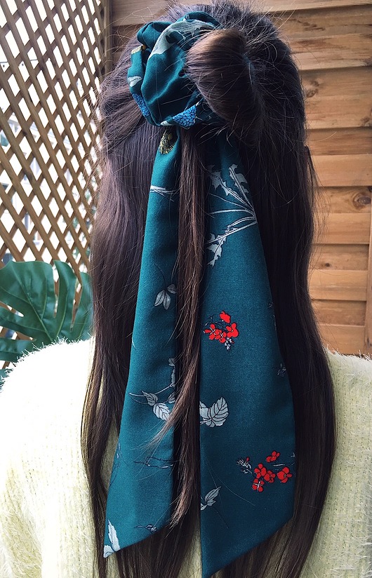 Yew Scrunchie Tie - gumka do włosów Girlsband