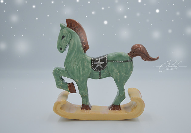 figurki i rzeźby Ceramiczny koń na biegunach seledynowy