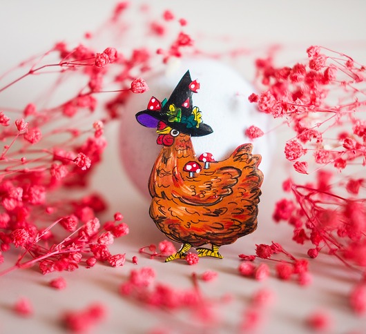 broszki Broszka kurka czarownica Marianna