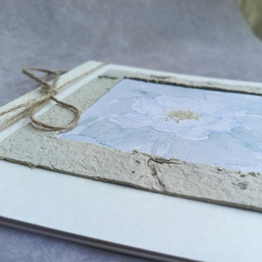 kartki scrapbooking Kartka okolicznościowa - biała piwonia. Akwarela i papier czerpany.