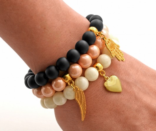 Black lava, ecru jade & salmon pearl set. Lavoga