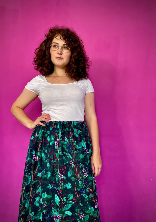 spódnice midi SPÓDNICA 2w1 z gumką, autorski wzór botaniczny maliny i ważki (100% wiskoza)