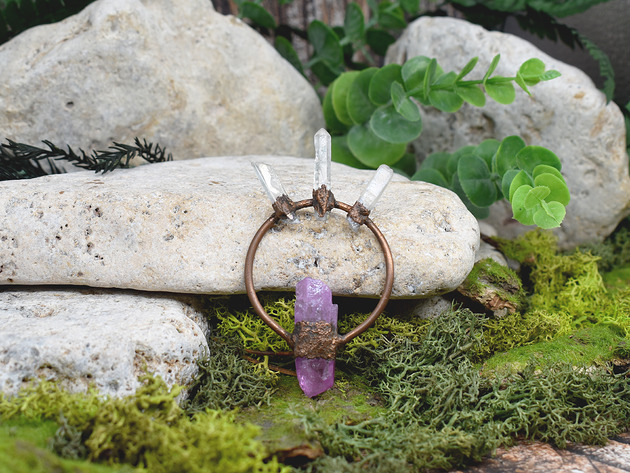 wisiory Miedziany wisior amulet z kwarcami