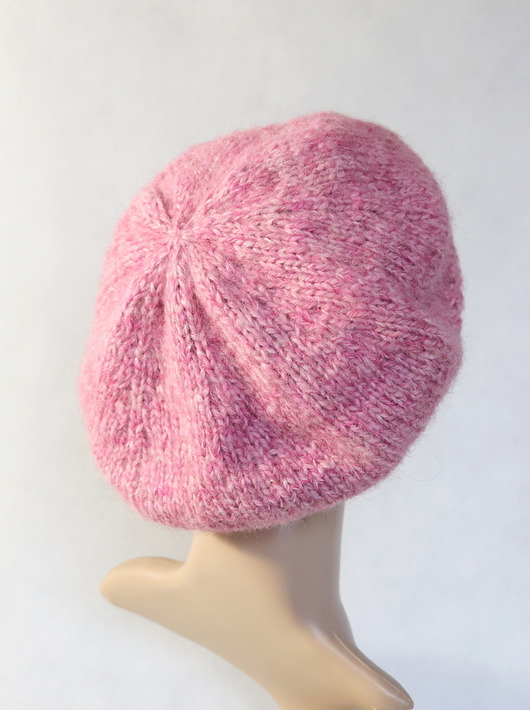 czapki damskie Różowo - beret zrobiony na drutach