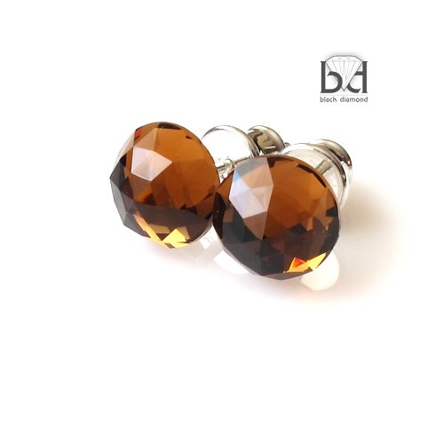 W brązach kryształ Swarovski Black Diamond