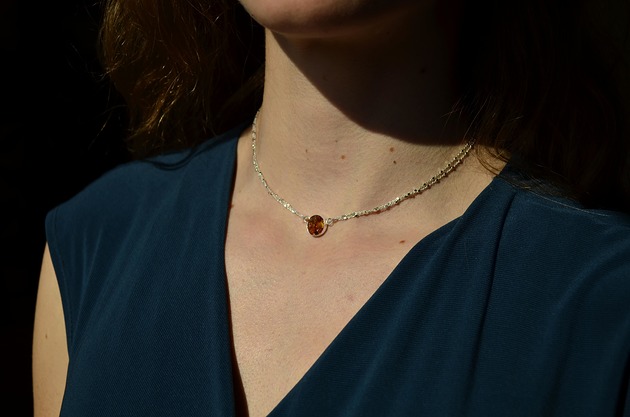 chokery Krótki naszyjnik choker z bursztynem