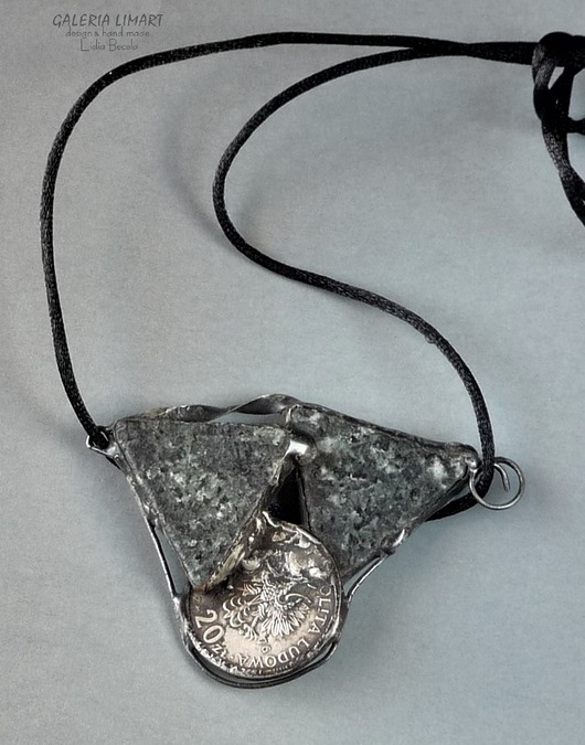 wisiory Granitowy unikalny wisior handmade ze starą monetą ciekawy PREZENT