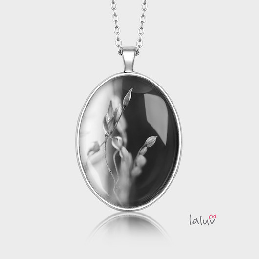 Medalion owalny BLACK AND WHITE laluv