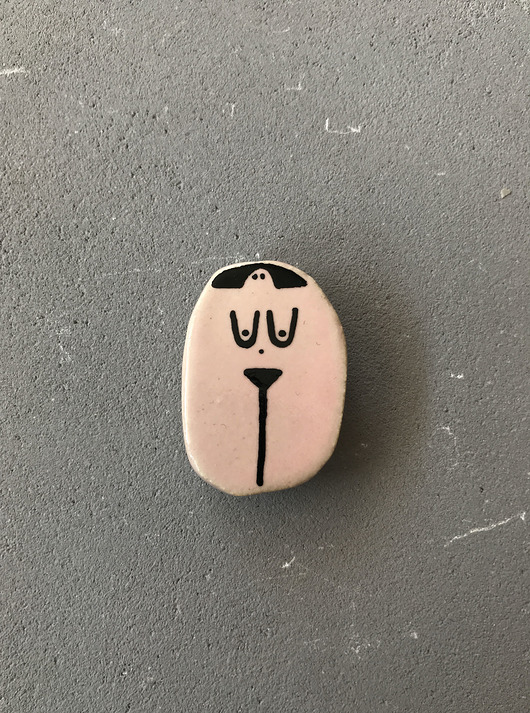 Ceramiczna broszka Ciało różowa ELEMTHEBRAND