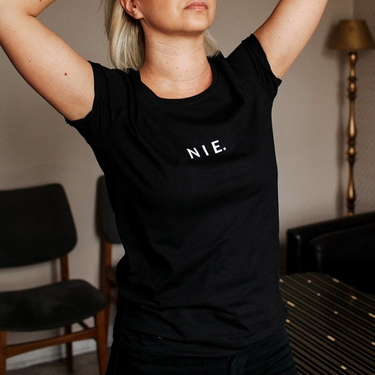 T-shirt czarny NIE. ANIMUSH