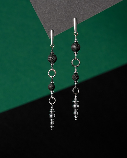 kolczyki z kamieniami Długie srebrno-czarne kolczyki z lawą wulkaniczną