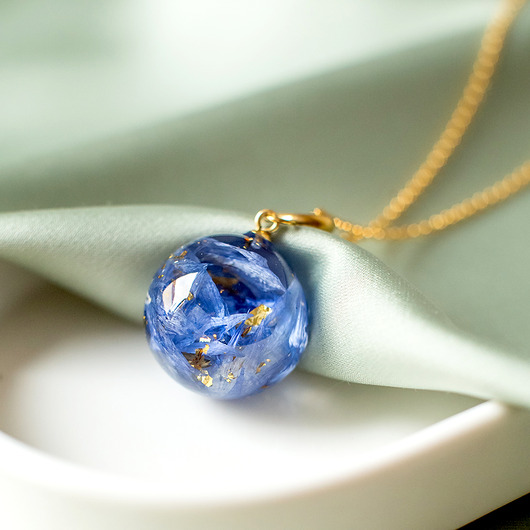 wisiory Wisiorek z płatkami bławatka