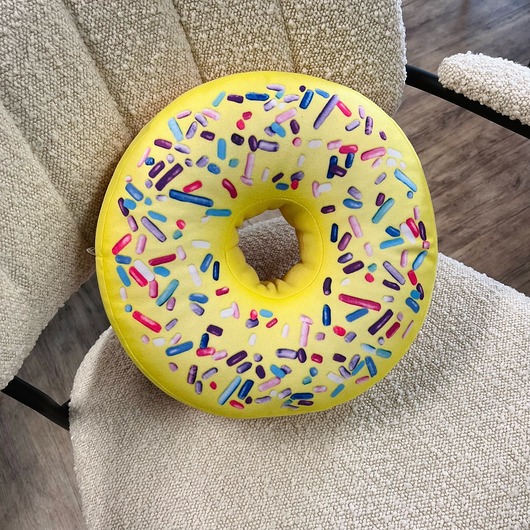 poduszki z grafiką Poduszka Duży Pączek Donut Żółty Z Posypką