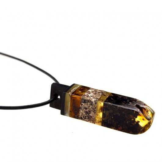 HEBAN I - wisior z drewna i bursztynu AmberTree