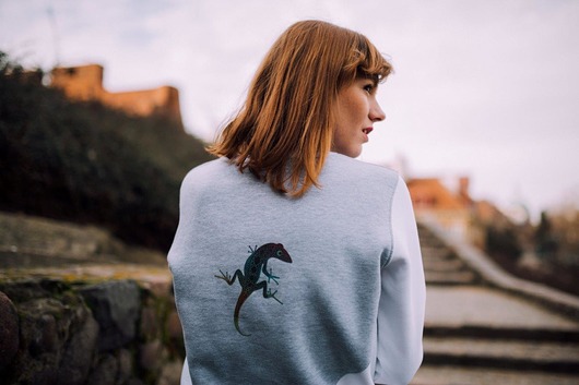 GREY & WHITE LIZARDS /bluza z grafiką odblaskową LUMI LAJT