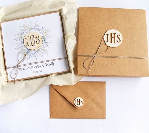 kartki na komunię Kartka, personalizacja, pudełko, koperta : DELIKATNA : IHS