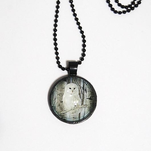 wisiory Medalion - Biała sowa - czarna oprawa