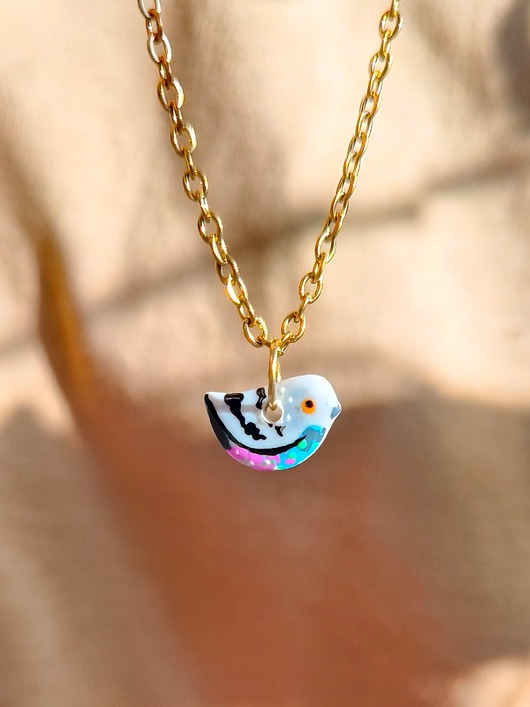 wisiory Naszyjnik z gołębiem, kolorowa biżuteria z ptakiem, uroczy motyw zwierząt