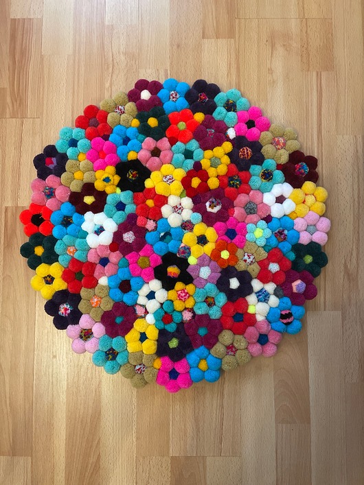 dywany Okrągły dywan pompony kwiaty