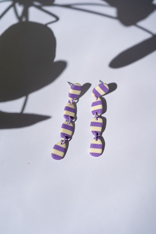 kolczyki z masy plastycznej Kolczyki łańcuszki w paski