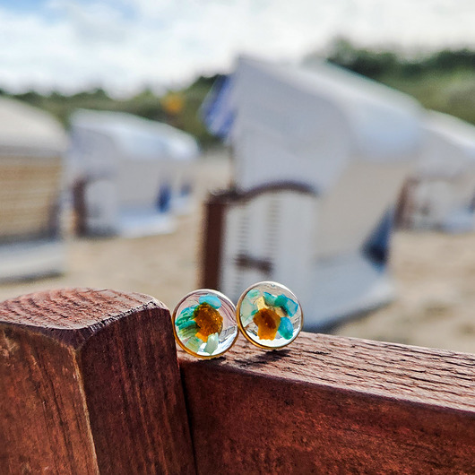 kolczyki z żywicy Kolczyki kuleczki z bursztynem z masą perłową