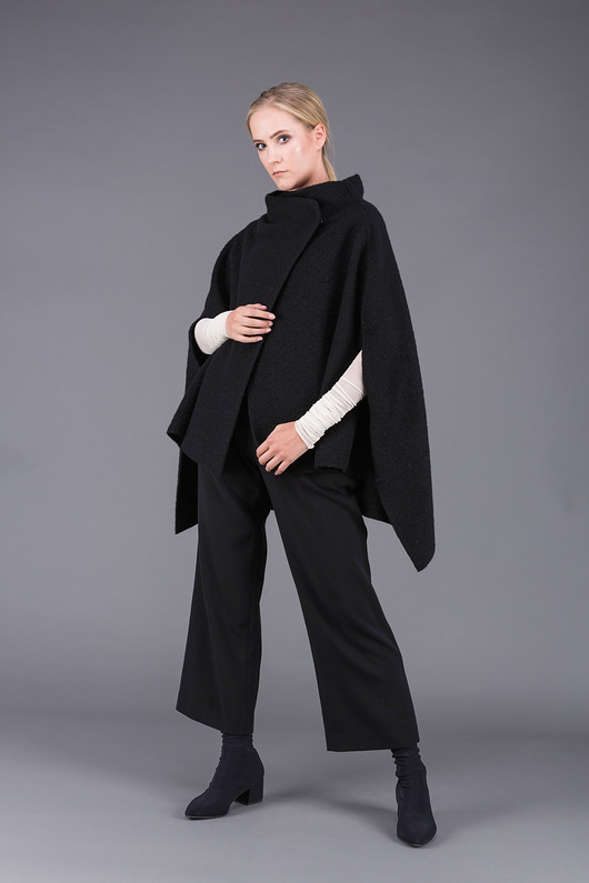 kurtki damskie Pelerin black