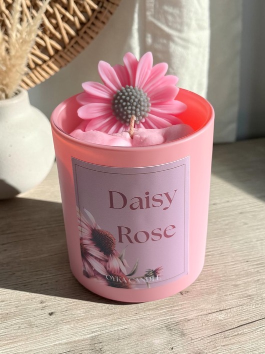świeczniki i świece Daisy Rose 300 ml  limitowana seria  zapach inspirowany La Vie Est Belle