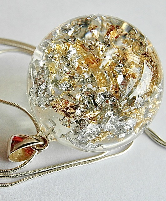 Wisior z żywicy i metalicznych płatków Grol Jewellery