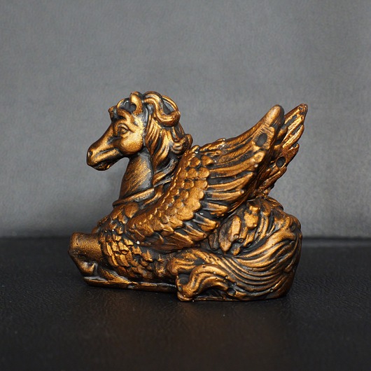 figurki i rzeźby Rzeźba koń ze skrzydłami wys. 7 cm