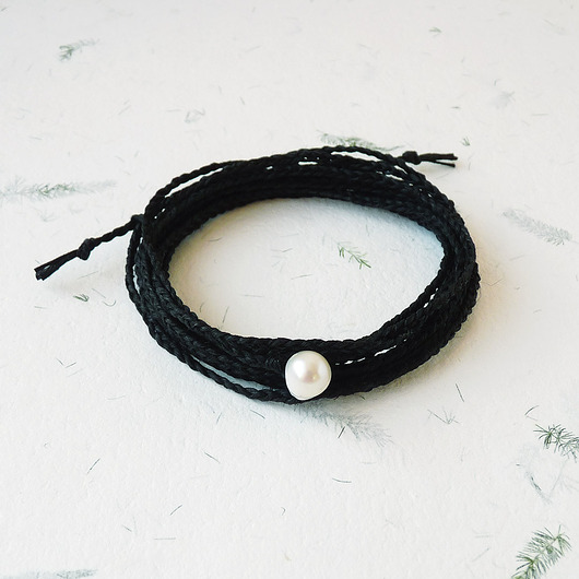 bransoletki na sznurku NATURE Len i perła czarna bransoletka