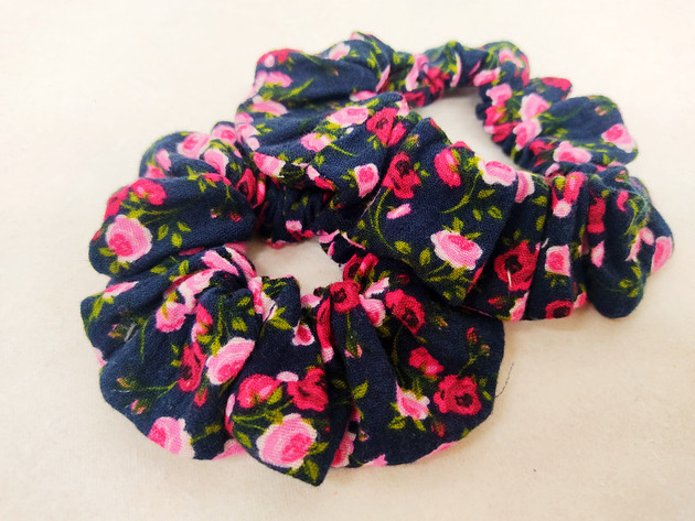 gumki do włosów Muślinowa gumka scrunchie w drobne kwiatki
