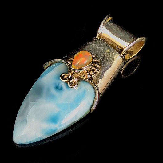 wisiory Larimar i opal