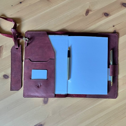 notatniki i albumy Okładka skórzana na zeszyt A5 bordowa.