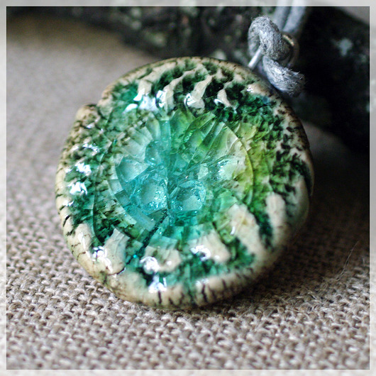 wisiory Szmaragdowy wisior ceramiczny SEAGLASS, naszyjnik z duszą