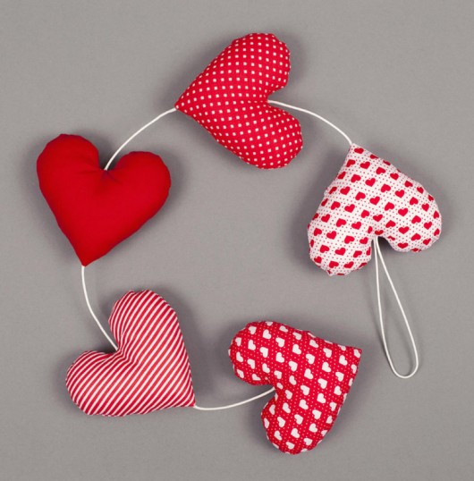 karuzele i girlandy do łóżeczka SERCOWA GIRLANDA, 5 serc, walentynki