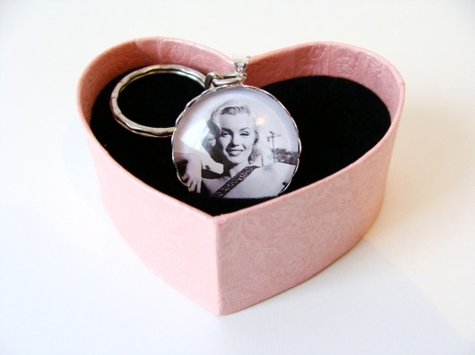 Brelok z Marilyn Monroe PodLupa