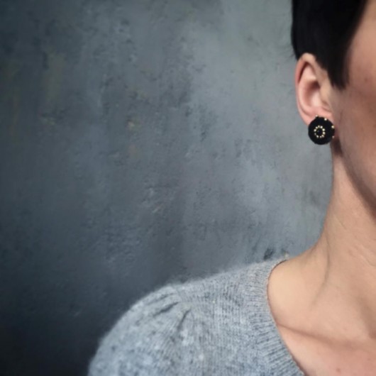  Circle black sztyfty kolczyki Margo Hupert