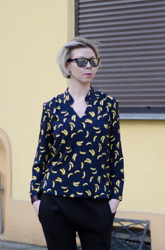 Elegancka bluzka ze stójką GEO Banana angaretchka