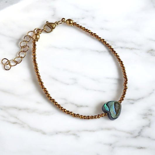 bransoletki z kamieni naturalnych Bransoletka z serduszkiem : muszla PAUA, hematyt złoty